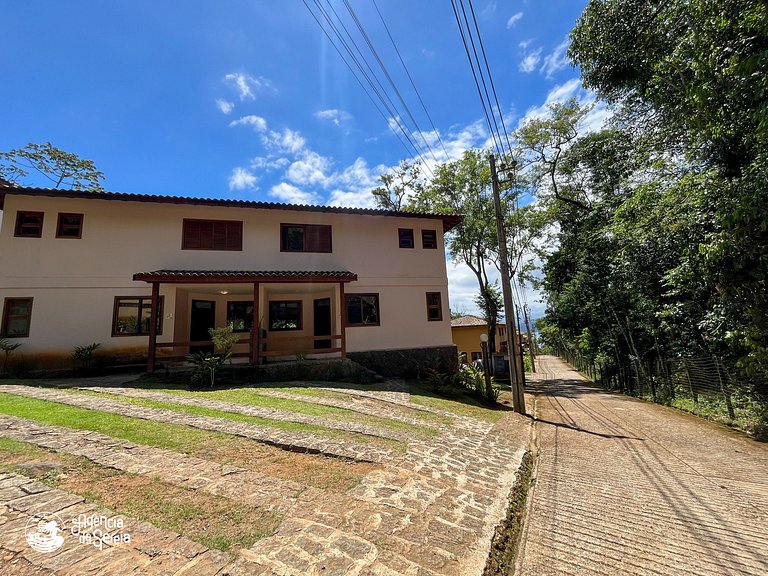 Casa completa c/ piscina no condomínio, 10 pessoas
