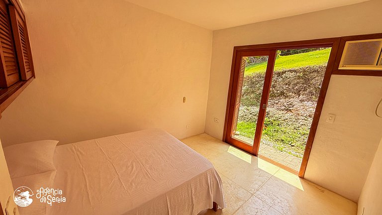 Casa com piscina e vista-mar no Siriúba, Ilhabela
