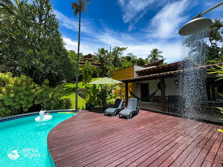 Casa com piscina e vista-mar no Siriúba, Ilhabela