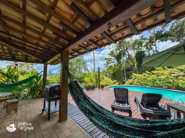 Casa com piscina e vista-mar no Siriúba, Ilhabela