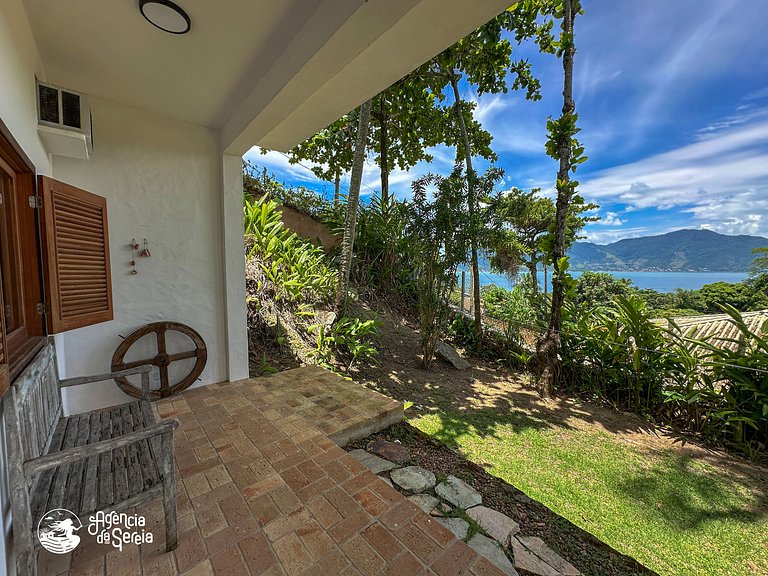 Suíte vista-mar a 400 metros da praia, em Ilhabela