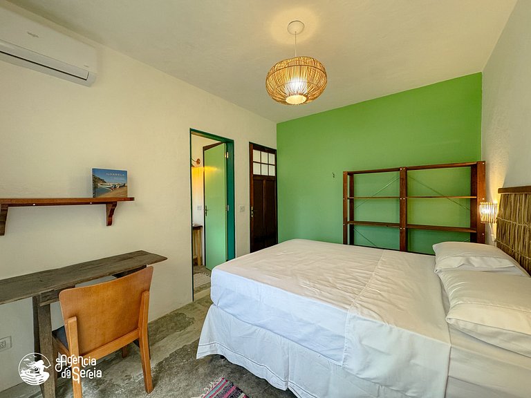 Chalé literário para casal, 150m da praia Perequê