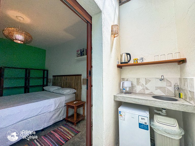 Chalé literário para casal, 150m da praia Perequê