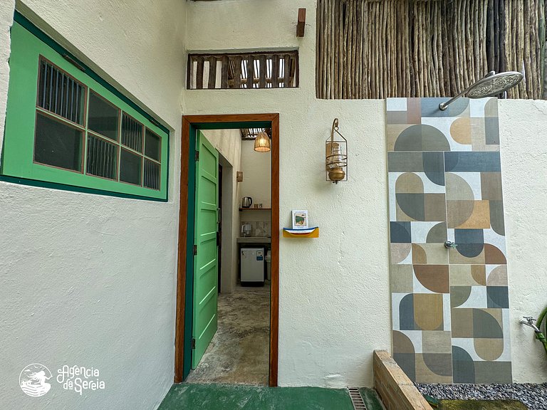 Chalé literário para casal, 150m da praia Perequê