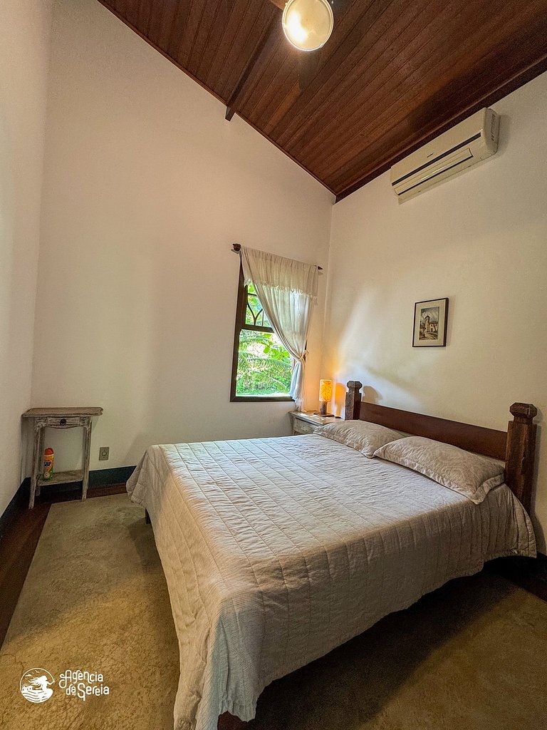 Casa c/ piscina em cond. pé na areia na Feiticeira