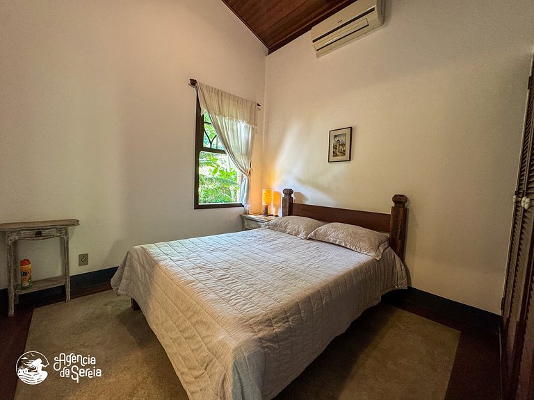 Praia da Feiticeira: casa em condomínio beira-mar