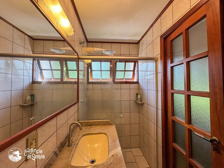 Casa c/ piscina em cond. pé na areia na Feiticeira