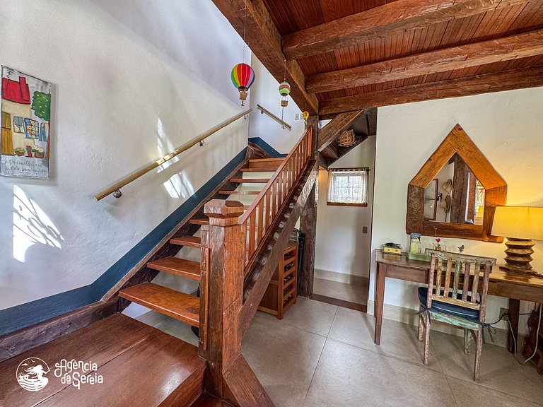 Casa com piscina em condomínio beira-mar