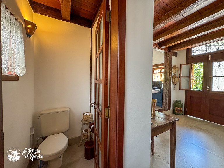 Casa c/ piscina em cond. pé na areia na Feiticeira