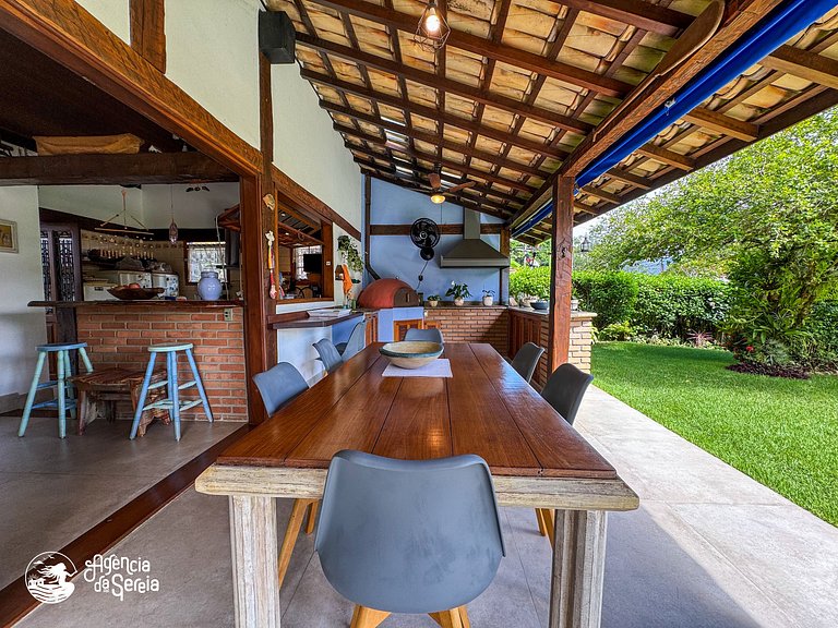 Casa c/ piscina em cond. pé na areia na Feiticeira