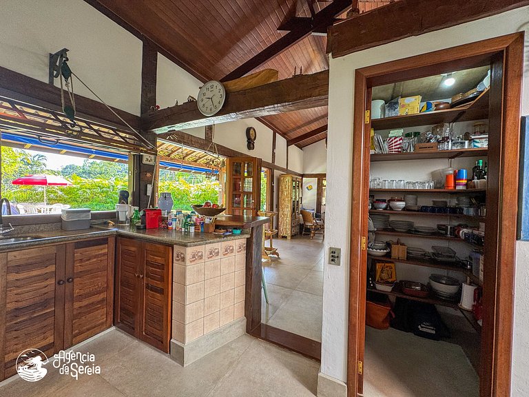 Casa c/ piscina em cond. pé na areia na Feiticeira