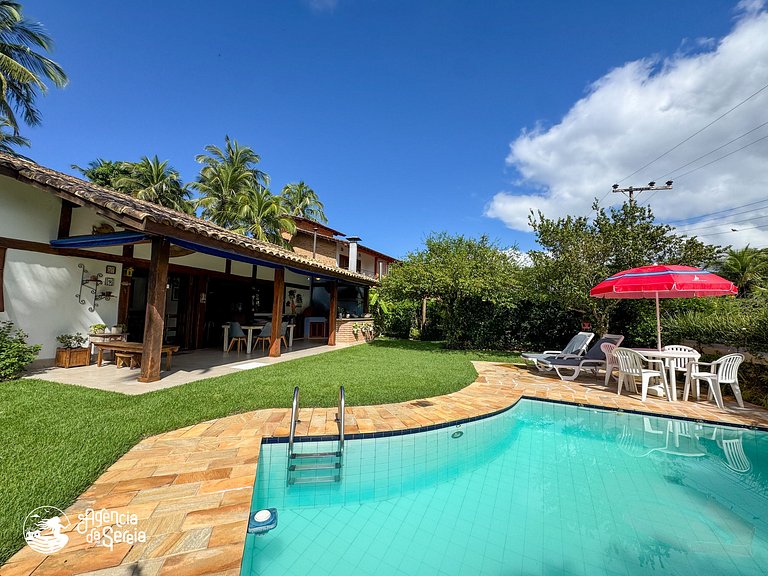 Casa c/ piscina em cond. pé na areia na Feiticeira
