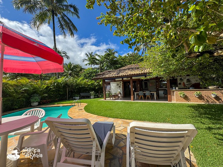Praia da Feiticeira: casa em condomínio beira-mar