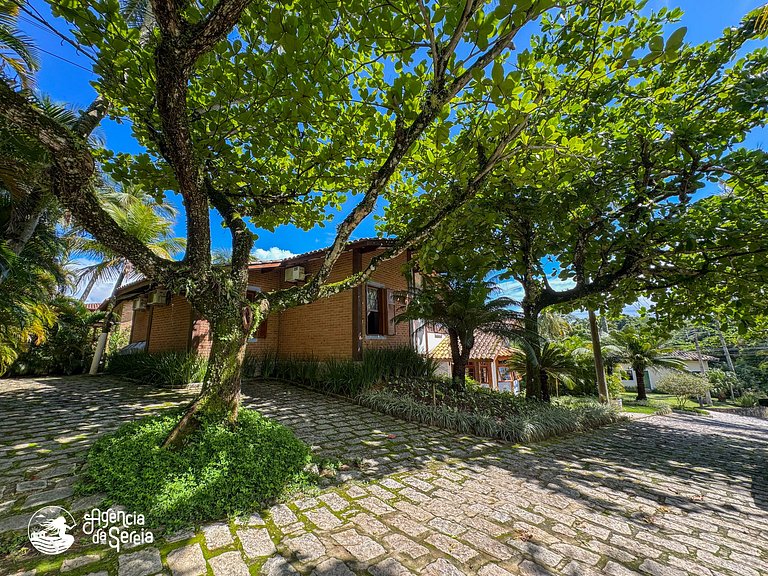 Praia da Feiticeira: casa em condomínio beira-mar
