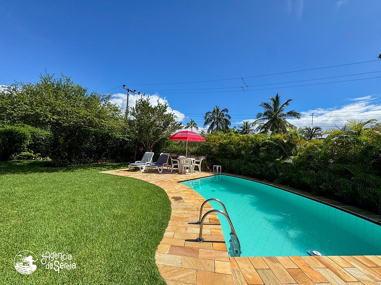 Casa c/ piscina em cond. pé na areia na Feiticeira