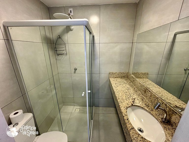 Studio c/ piscina no condomínio e perto da praia
