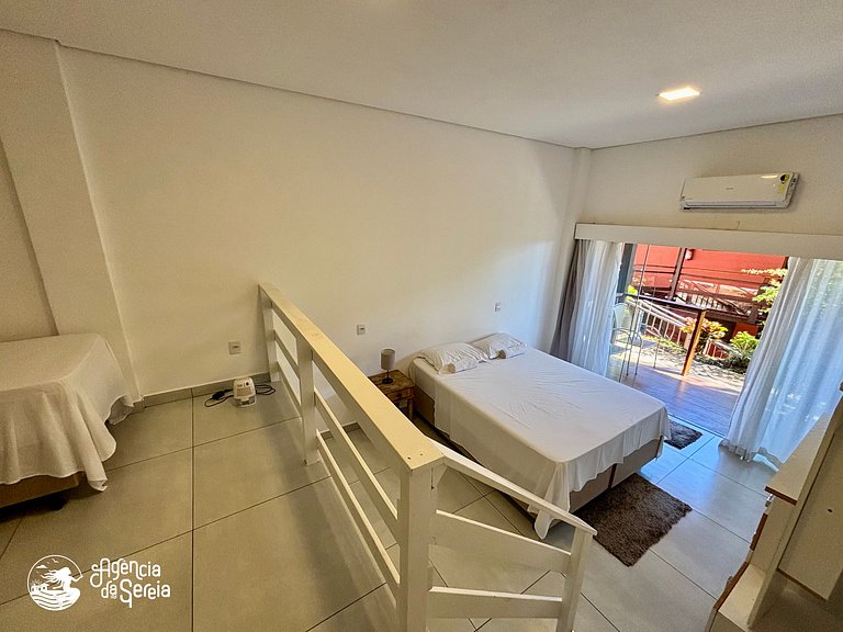 Studio c/ piscina no condomínio e perto da praia