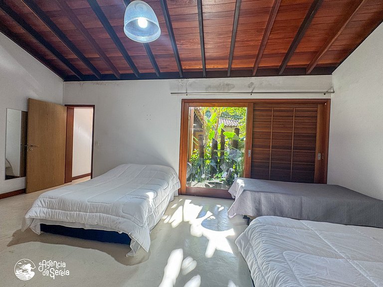 Casa pé na areia no centro de Ilhabela
