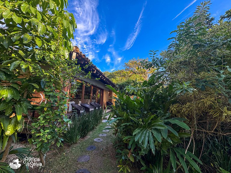 Casa pé na areia em cond perto da Vila de Ilhabela