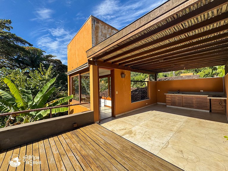 Casa pé na areia no centro de Ilhabela