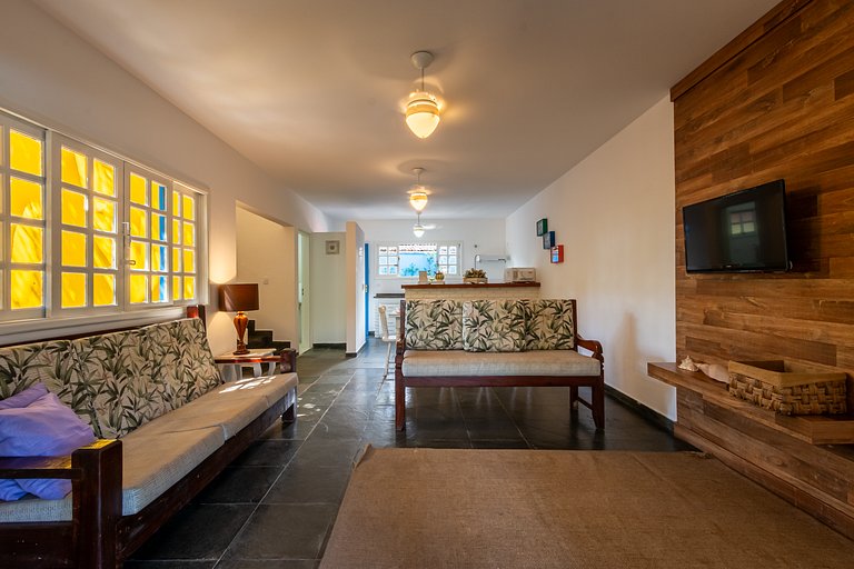 Casa com piscina compartilhada a 700m praia Curral