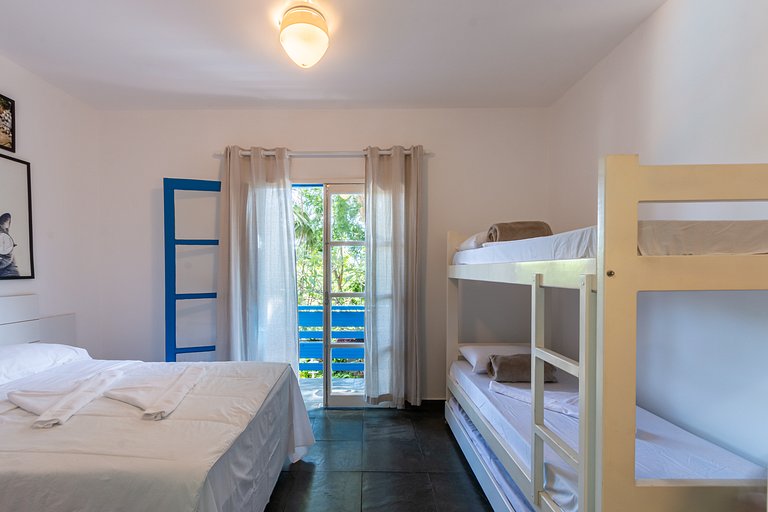 Casa com piscina compartilhada a 700m praia Curral