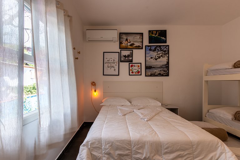 Casa com piscina compartilhada a 700m praia Curral