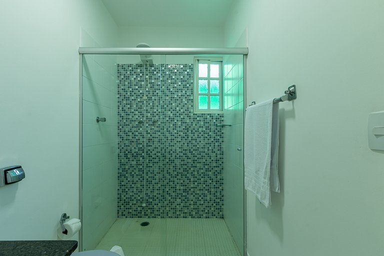 Casa com piscina compartilhada a 700m praia Curral