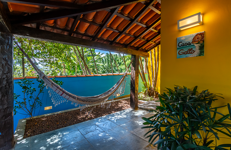 Casa com piscina compartilhada a 700m praia Curral