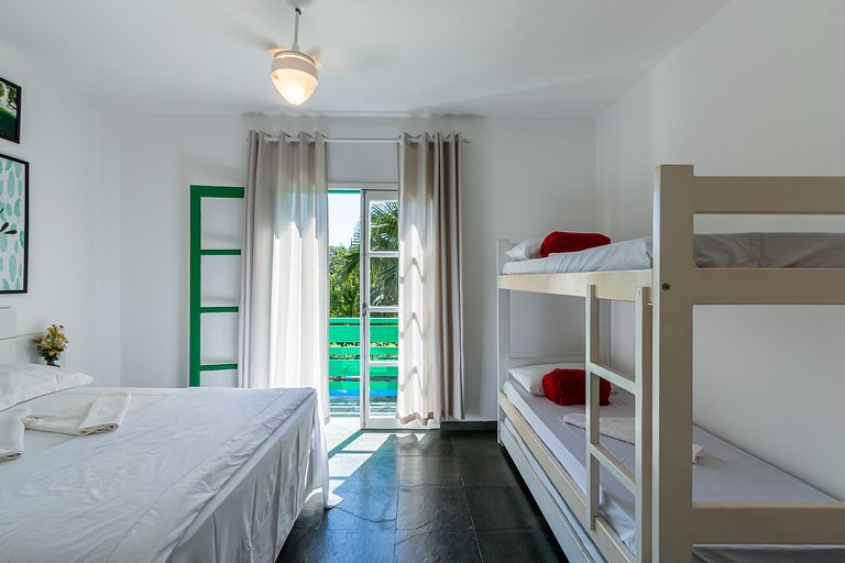 Casa com piscina compartilhada perto da praia