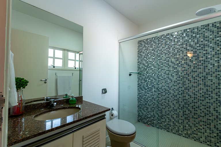 Casa com piscina compartilhada perto da praia