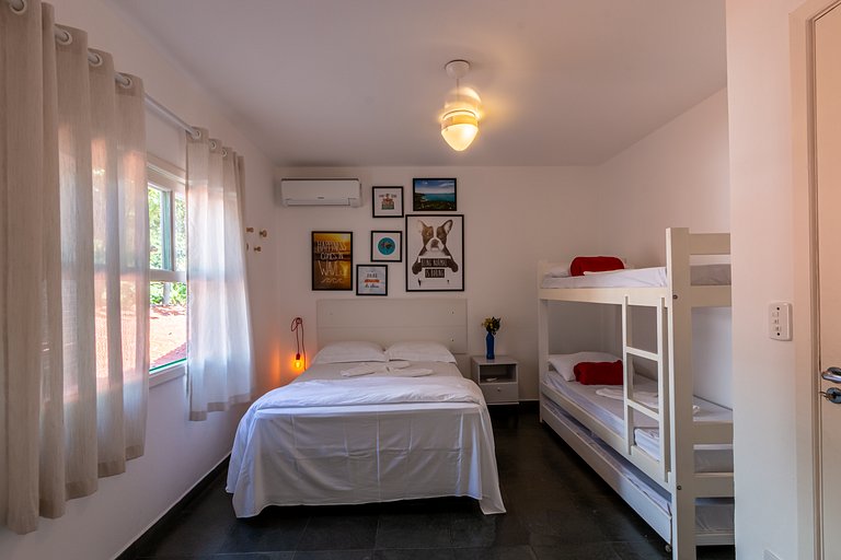 Casa com piscina compartilhada perto da praia