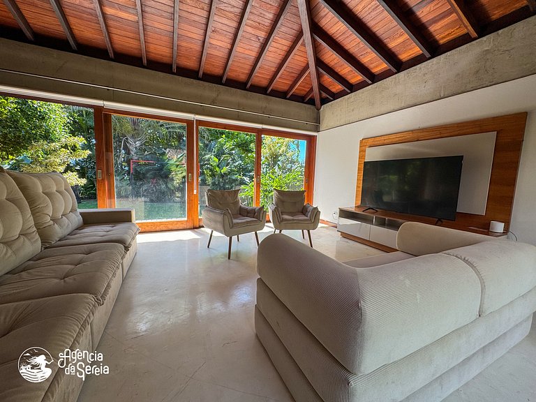 Casa beira-mar ao lado do Sea Club em Ilhabela