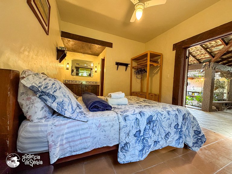 Casa com piscina perto praia do Engenho e da Vila