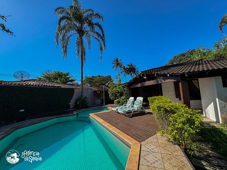 Casa com piscina perto praia do Engenho e da Vila