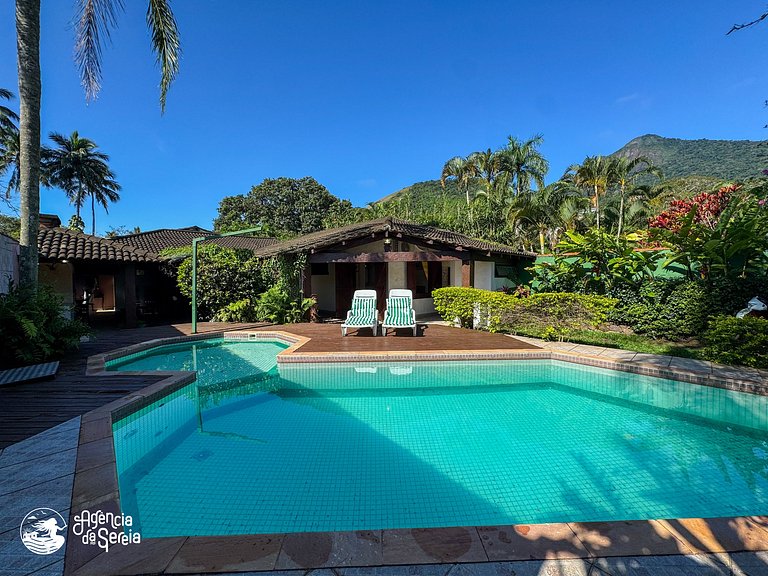Casa com piscina perto praia do Engenho e da Vila
