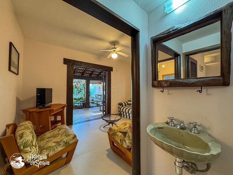 Casa com piscina perto praia do Engenho e da Vila